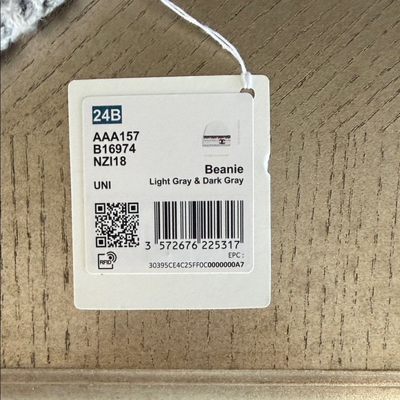 CHANEL Light Gray Knit Hat with Logo BNWT - Picture 5 of 5